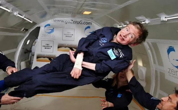 Stephen Hawking probó la ingravidez en 2007, una de sus imágenes más curiosas.