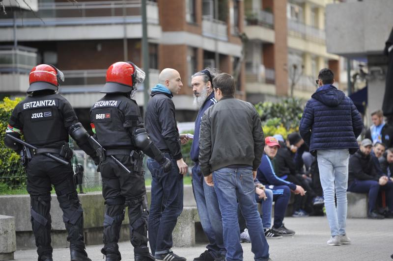 Athletic - Marsella | Fotos del espectacular despliegue de la Ertzaintza con los hinchas del Olympique de Marsella