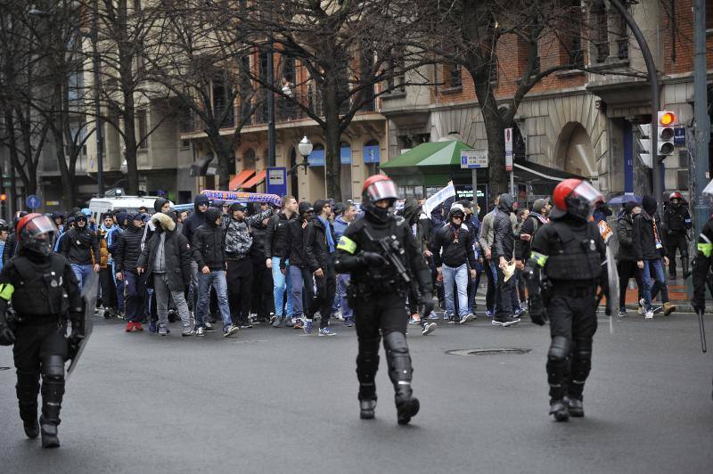 Athletic - Marsella | Fotos del espectacular despliegue de la Ertzaintza con los hinchas del Olympique de Marsella