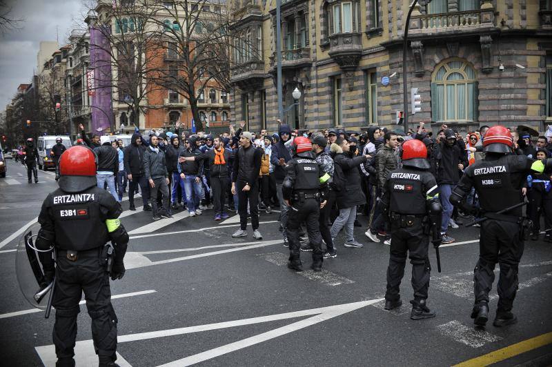 Athletic - Marsella | Fotos del espectacular despliegue de la Ertzaintza con los hinchas del Olympique de Marsella