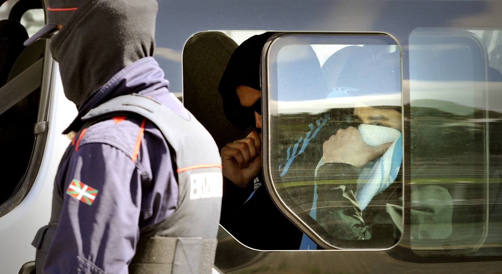 Athletic - Marsella | Fotos del espectacular despliegue de la Ertzaintza con los hinchas del Olympique de Marsella