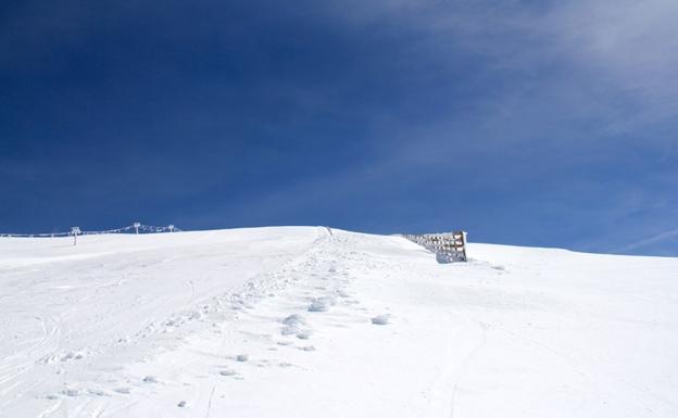 Las acumulaciones de nieve son importantes en zonas altas del dominio