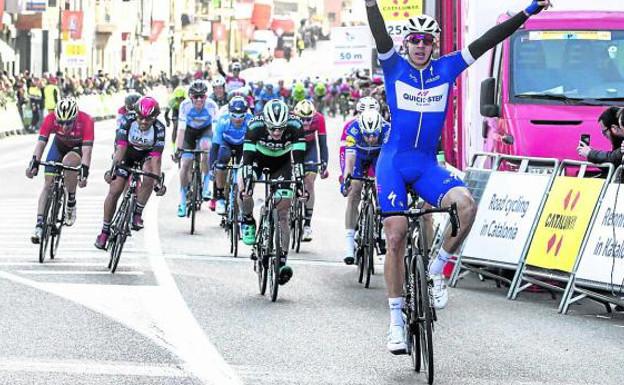 Álvaro Hodeg vencedor de la meta de la primera etapa de la volta a Catalunya 2018.