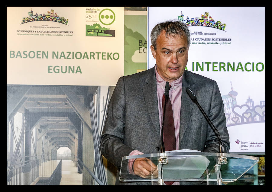 La capital alavesa ha acogido un acto institucional y varias ponencias técnicas en el marco del 25 aniversario del Anillo Verde
