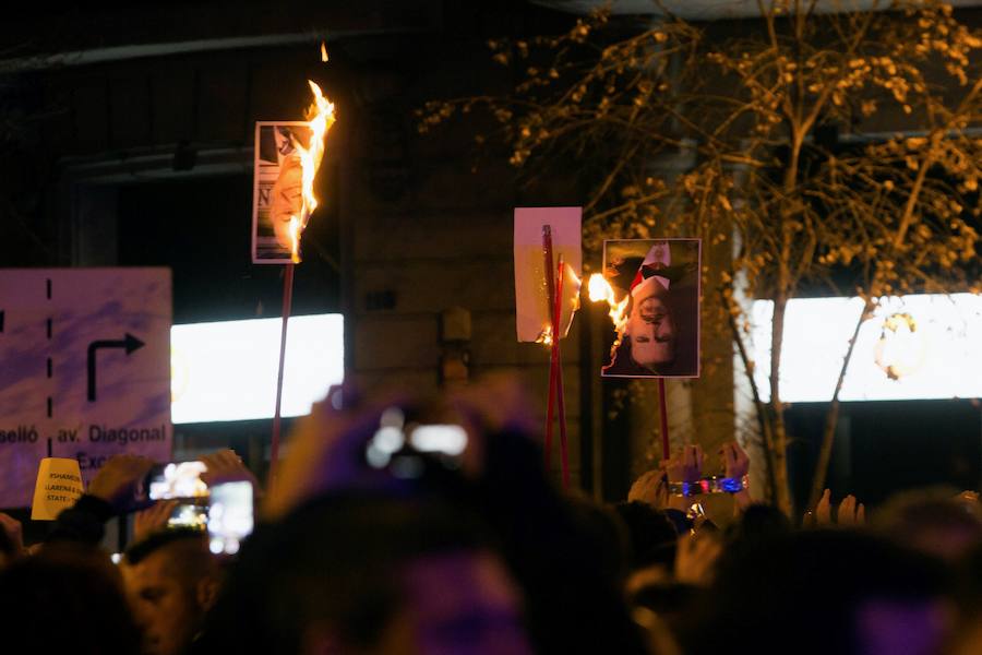 Un total de 22 personas han resultado heridas leves y dos con prónostico menos grave este viernes por la noche durante la movilización contra el encarcelamiento de políticos soberanistas en la zona de la Delegación del Gobierno en Cataluña.