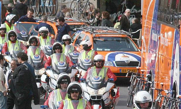 La Ertzaintza explica que establece sus criterios de coberturas (dos pruebas el sábado y dos el domingo) en función de los recursos policiales de que disponga para atender las pruebas y en función del tipo de prueba y de las posibles afecciones. 