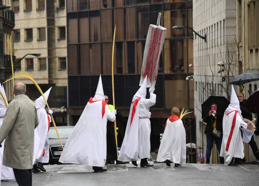 2.000 integrantes de nueve cofrafías, entre ellos muchos niños, han visto frustrado su deseo de salir por el centro de la villa con sus pasos