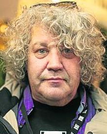 Imagen secundaria 2 - John Goodman, un tronado veterano de Vietnam, apuntando con su pistola. John Turturro, un pederasta de bolera y Jeff Dowd, el productor de cine y activista contra la Guerra de Vietnam en el que se inspiraron los hermanos Coen para crea a El Nota.