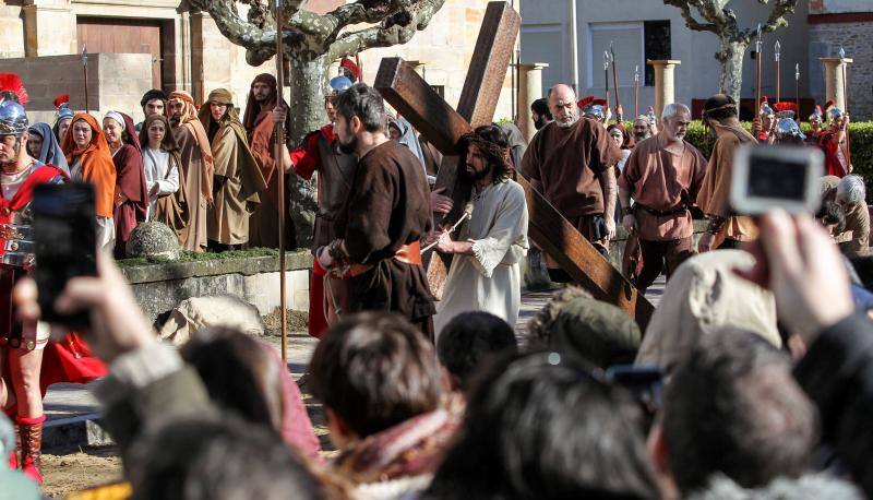 La celebración de la Semana Santa en la villa vuelve a reunir a cientos de personas