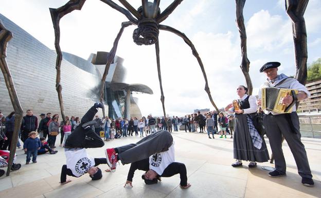 Imagen principal - Diversos momentos del Baskefest.