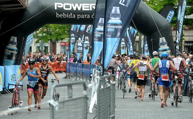 Organizar una prueba como Bilbao Triathlon supone un elevado coste, por lo que la presencia de patrocinadores de gran relevancia es vital.