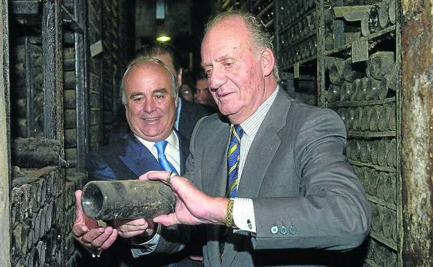 El rey Juan Carlos I, en la inauguración de la bodega Marqués de Riscal.