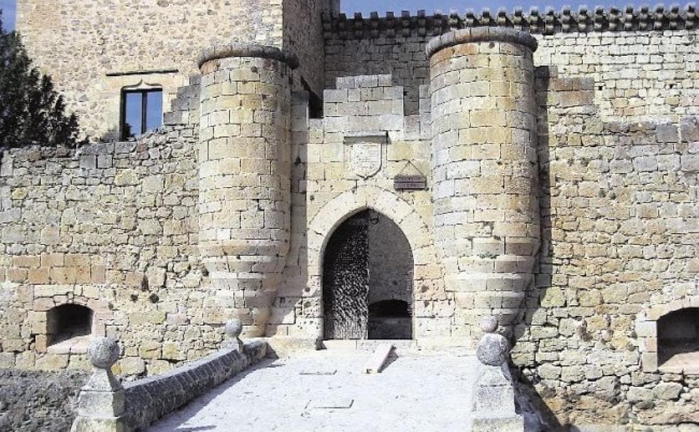 Entrada al imponente Castillo de Pedraza, propiedad de la familia Zuloaga.