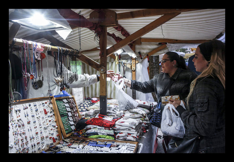 El aguacero chafó la réplica a pequeñísima escala de la refriega acontecida en 1813 en Vitoria, aunque el destacamento de soldados franceses ofreció a cambio explicaciones sobre su vestimenta, armamento y modo de vida 