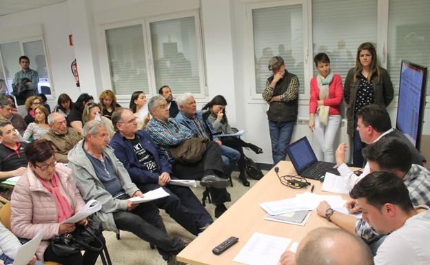 La sala se llenó y solo faltaron 16 cuadrillas. 