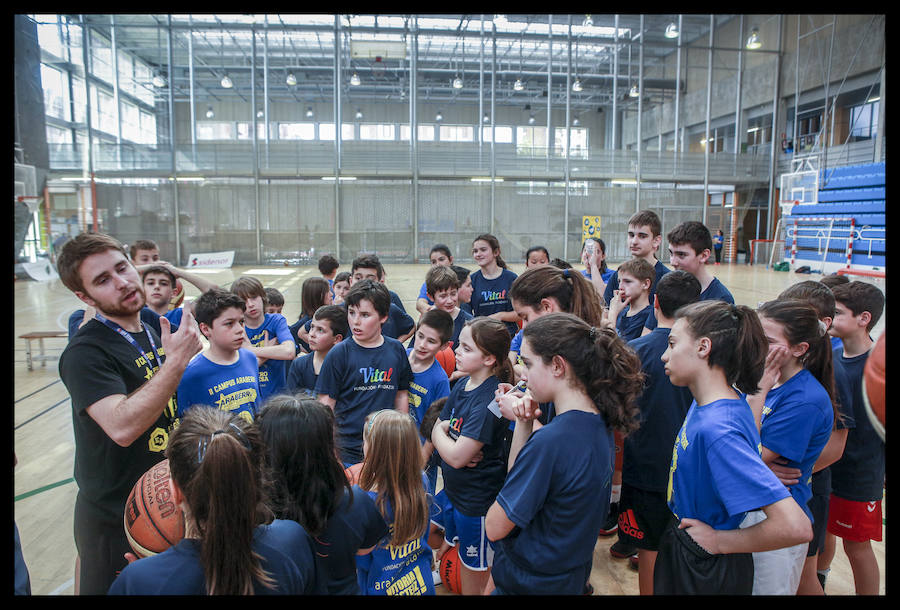 80 niños disfrutaron en castellano, euskera e inglés durante la semana pasada en el campus organizado por el Araberri.