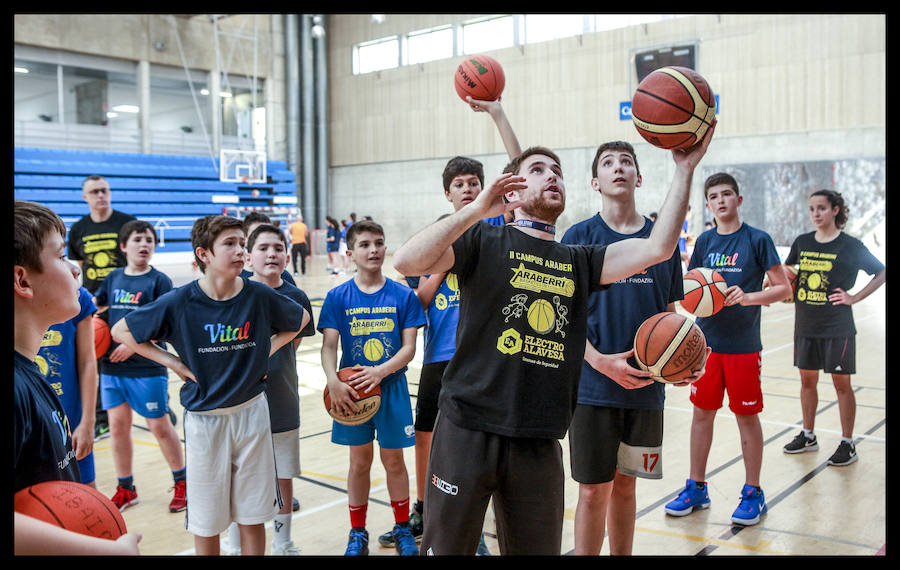 80 niños disfrutaron en castellano, euskera e inglés durante la semana pasada en el campus organizado por el Araberri.