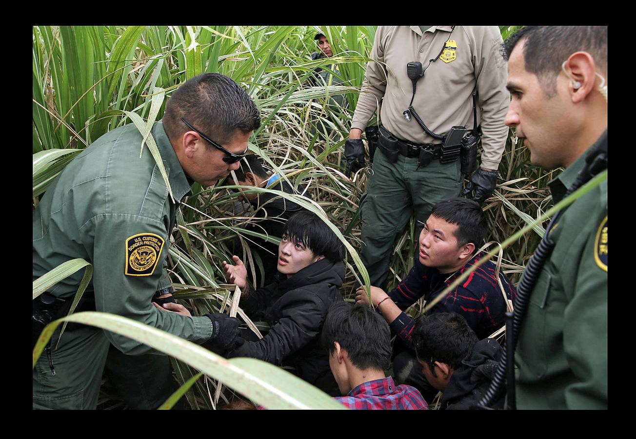 En el Valle de Río Grande, que abarca 19 condados y 17.000 millas cuadradas, en Texas, muy cerca de la frontera entre Estados Unidos y Méjico, apenas existía tráfico de drogas y de personas hasta hace unos años. Ahora, en sólo una semana, agentes de la patrulla fronteriza han decomisado cuatro toneladas de marihuana y, a lo largo de 2017 fueron detenidos alrededor de 200.000 inmigrantes ilegales. Las fotografías han sido tomadas en la localidad tejana de McAllen. 