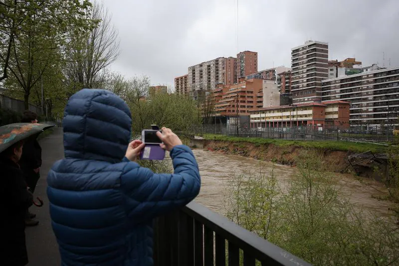 Fotos: La lluvia y el viento complican el día a los vizcaínos