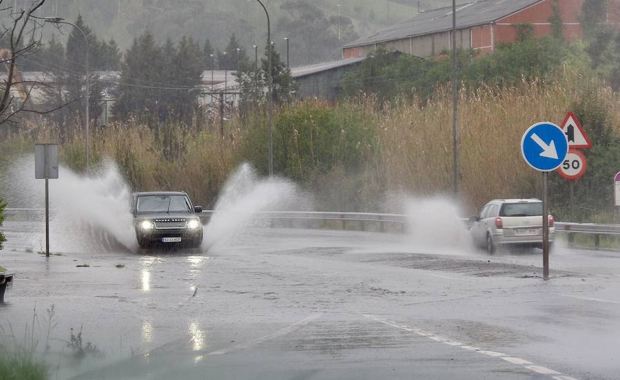 Balsas de agua en Asua.