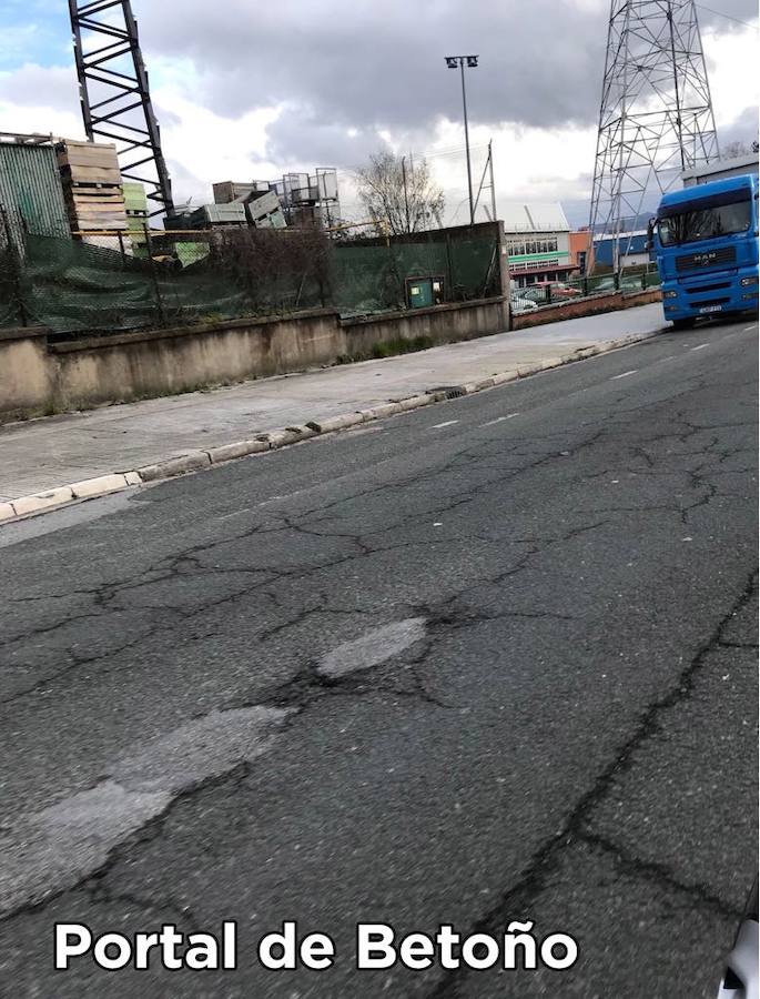 El número de baches se multiplica día a día y los conductores y ciclistas sufren las consecuencias que perjudican su seguridad.