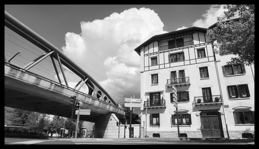 El físico y expolítico Raúl Reyero presenta este viernes el libro que documenta un viaje pausado por la ciudad a través de 375 fotografías en blanco y negro.