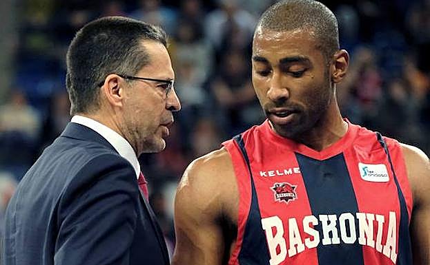 Granger, en un partido anterior, junto a Martínez. 