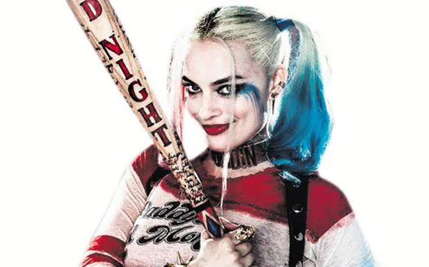 La actriz Margot Robbie posa caracterizada para la película 'El Escuadrón Suicida'. 