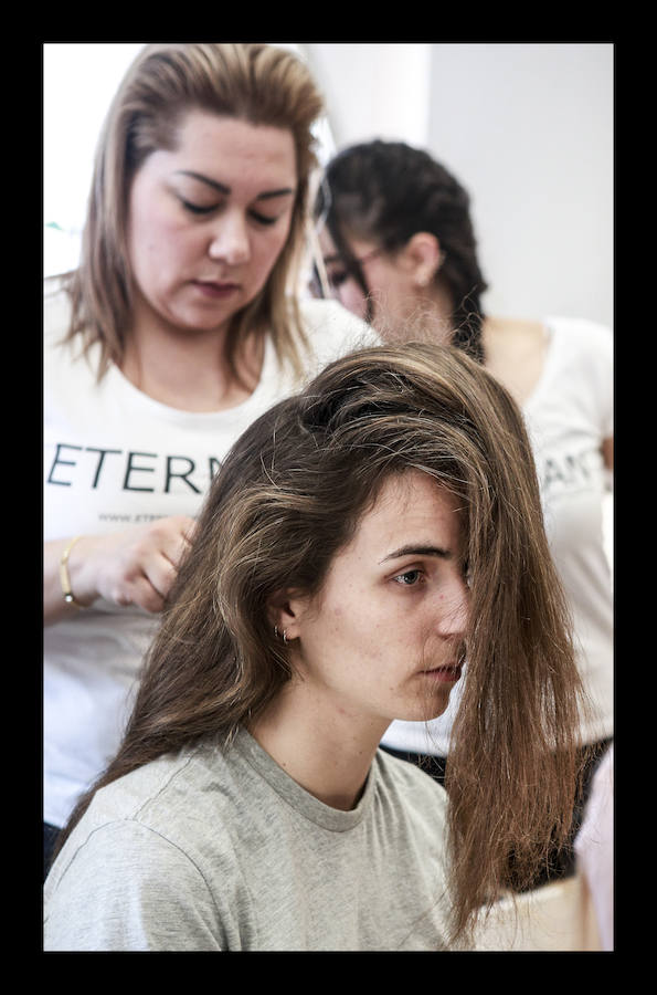 Siete diseñadores y dos grupos de universitarios muestran al público reunido en el Artium colecciones en las que han volcado toda su creatividad durante el Encuentro de Nuevos Creadores