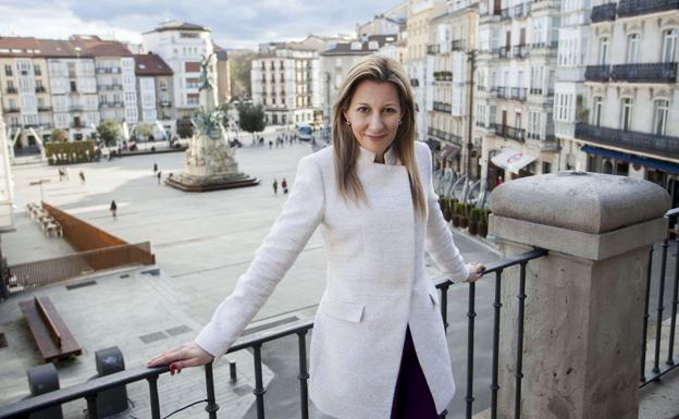 Eva García Sáenz de Urturi ha terminado ya de escribir la tercera parte de la trilogía 'La ciudad blanca'