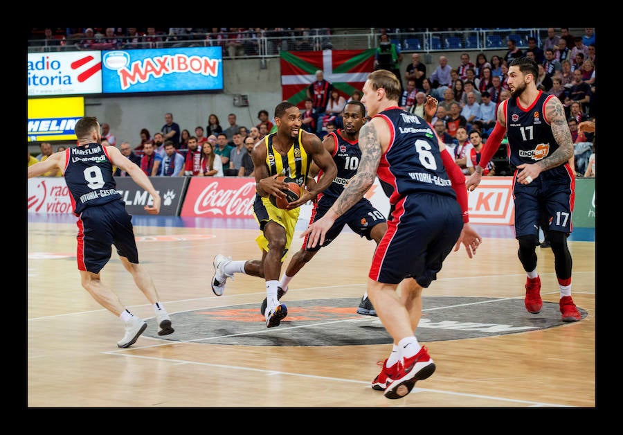 Fotos: Fotos del tercer encuentro de play off entre el Baskonia y el Fenerbahce