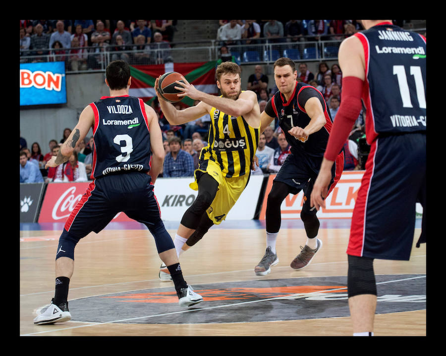 Fotos: Fotos del tercer encuentro de play off entre el Baskonia y el Fenerbahce