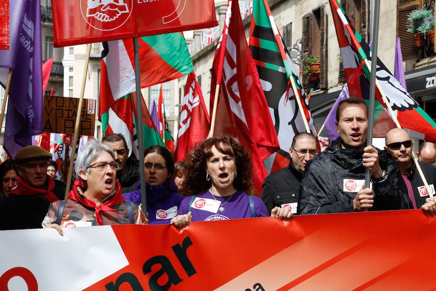 ELA, LAB y CC OO y UGT reclaman empleos dignos, mejoras salariales e igualdad