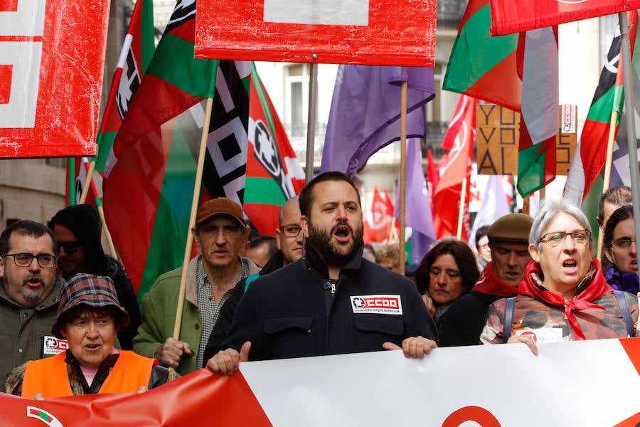ELA, LAB y CC OO y UGT reclaman empleos dignos, mejoras salariales e igualdad
