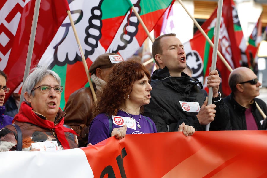 ELA, LAB y CC OO y UGT reclaman empleos dignos, mejoras salariales e igualdad