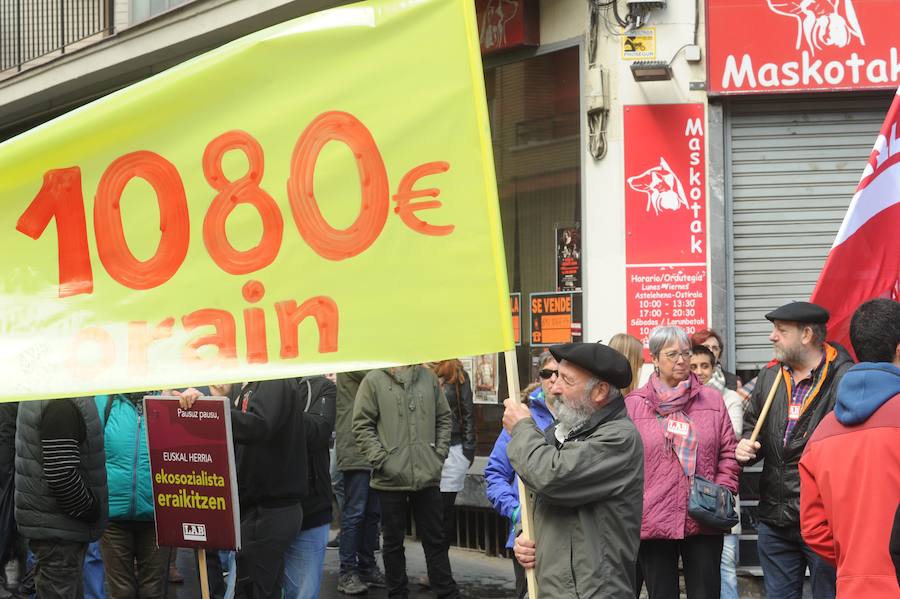 ELA, LAB y CC OO y UGT reclaman empleos dignos, mejoras salariales e igualdad