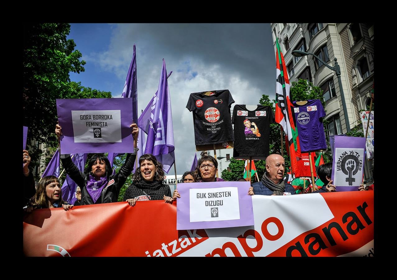 Miles de personas participan en las diferentes manifestaciones organizadas por los sindicatos UGT, CC OO, ELA y Lab en las tres capitales vascas.