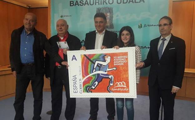 Javi Landeta, Feliciano Vez, Andoni Busquet, Uxue Elorriaga y Romualdo Doistua, en la presentación. 