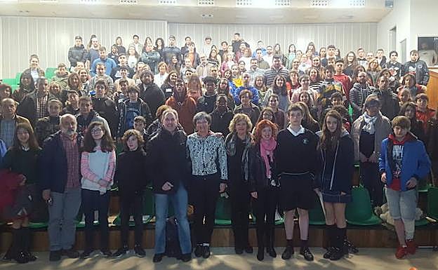 Todos los asistentes al acto.