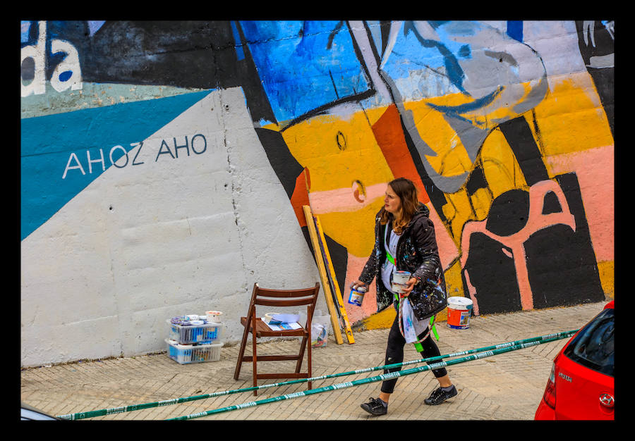 Una obra de 100 metros con protagonismo femenino engalana desde este sábado el barrio vitoriano