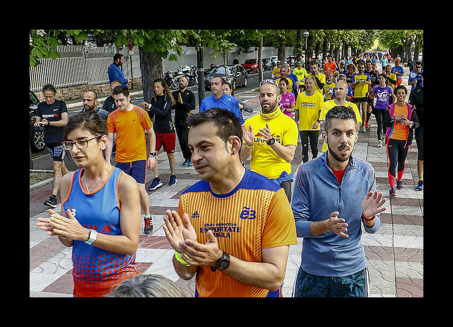 Más de un centenar de corredores comparten entrenamiento y desayuno en Vitoria en la víspera del gran día con el veterano Martín Fiz