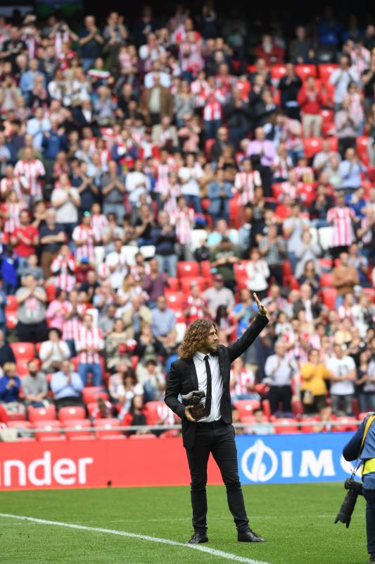 Fotos: Puyol recibe el One Club Man Award en San Mamés