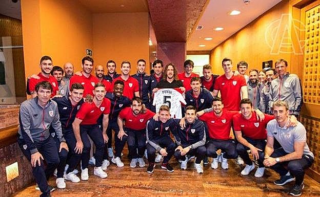 Puyol, junto al primer equipo.