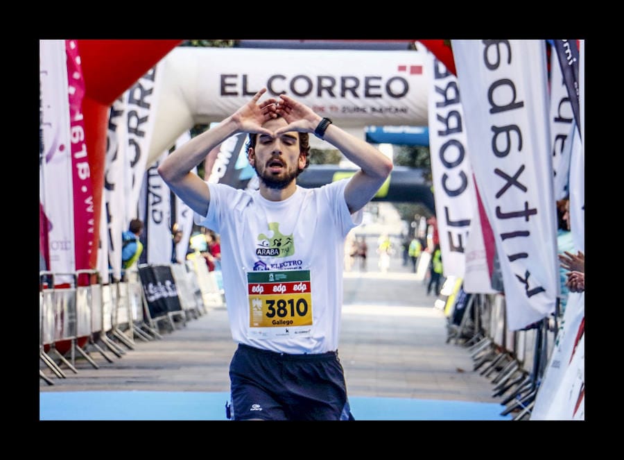 Más de 5.000 corredores y patinadores han inundado este domingo las calles de la capital alavesa