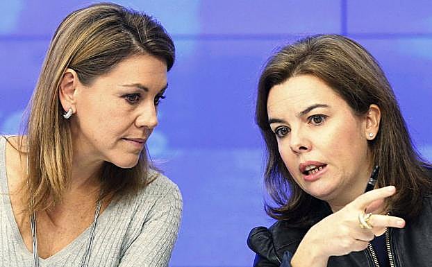 María Dolores de Cospedal y Soraya Sáenz de Santamaría.