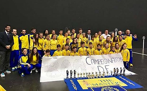 Integrantes de The Masters, celebrando los más de 800 oros. 