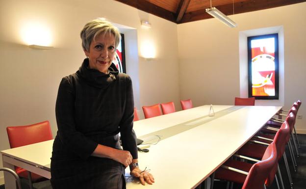 Montse Íñiguez, en la sala de reuniones del edificio de la antigua bodega de la Estación Enológica, de la que fue directora.