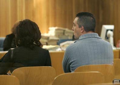 Imagen secundaria 1 - Tomás Borge, a la derecha, junto con Raúl Castro y Gabriel García Márquez. 'Karpov', en su entrega a España, y en un momento del juicio, al lado de Nieves Sánchez del Arco.