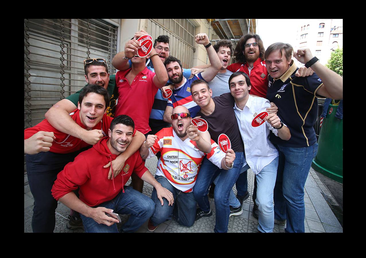 Fotos: Los aficionados al rugby inundan Bilbao