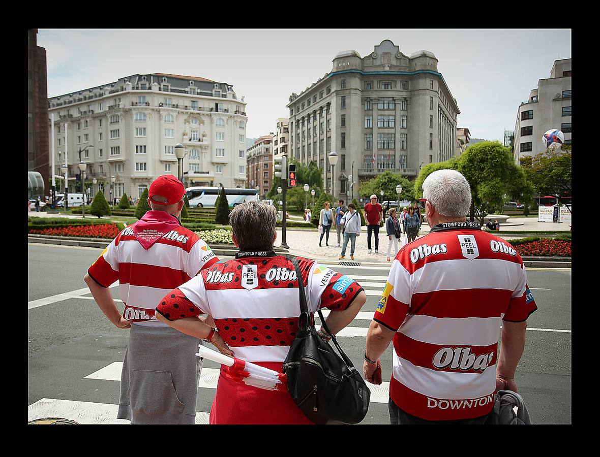 Fotos: Los aficionados al rugby inundan Bilbao